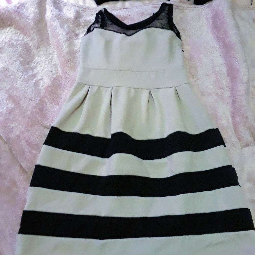 Classic Cream & Black Sleeveless Dress